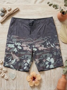 O’NEILL Men’s Hyperfreak Board Shorts Camo Hibiscus Floral Print - Size 40